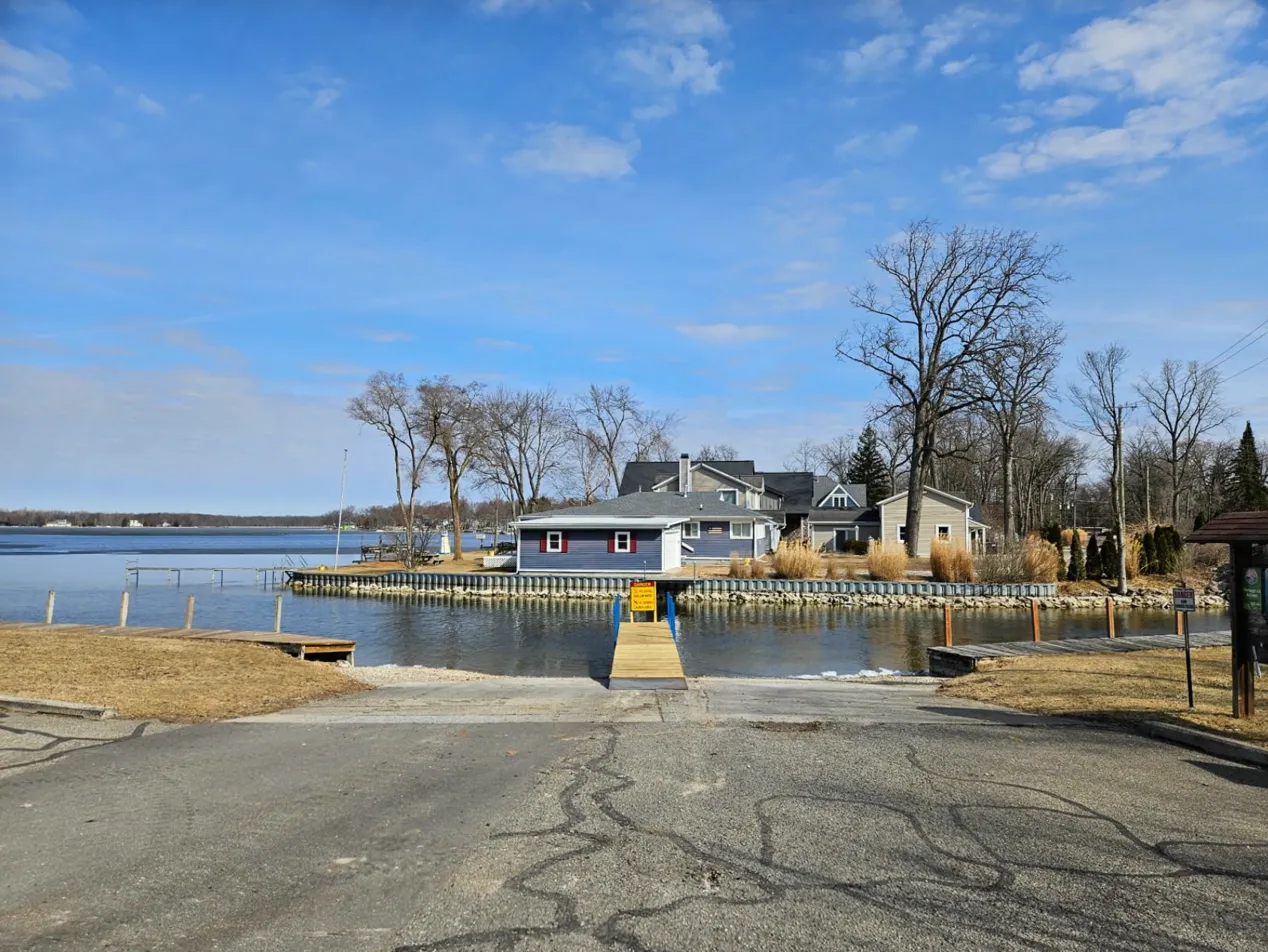 Portage Lake boat ramp and pier